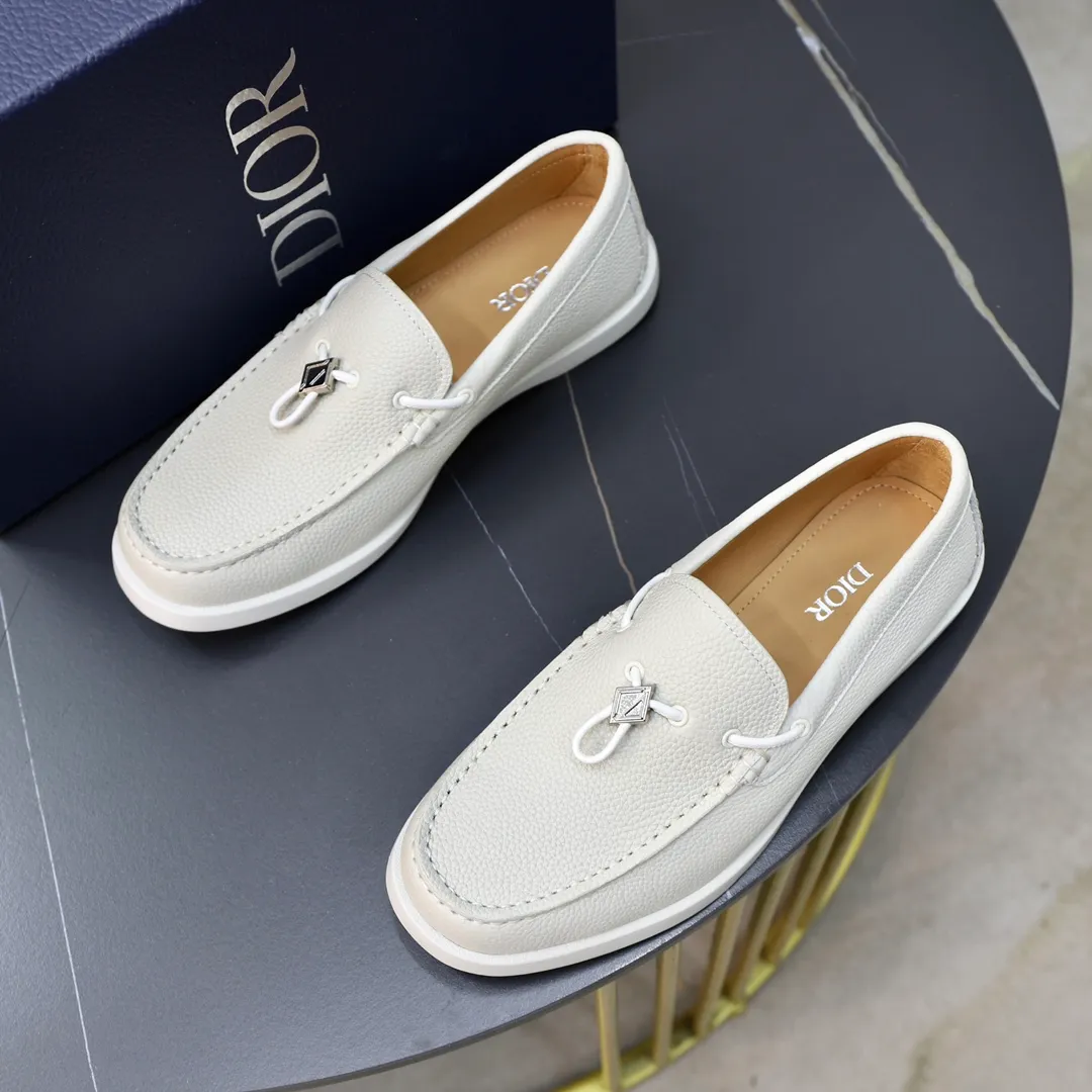 Ex-factory price: 540🙅‍♂️🙅‍♂️🙅‍♂️ Brand: Dior DIOR Standard code: Men's code 38/44 (45 can be customized) Grade: Same as the official website Material: Original cowhide stitching, cowhide lining, original TPU wear-resistant soft outsole Style categories: Leisure and sports version, footwear for driving, young fashion, European and American trends, British style Color: actual picture color